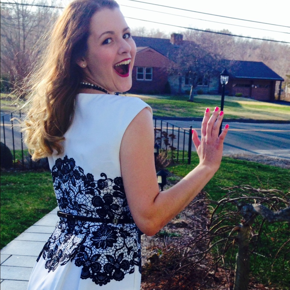 WHBM White w/Black sleeveless Dress